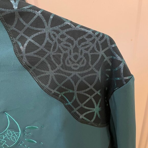 Crowned Athletics - Golden Fate - Reversible Jacket - NWT - XXL - Disney Tangled - Picture 7 of 15